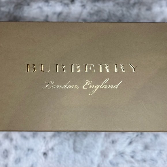 AUTHENTIC and RARE Burberry Heart and Canvas Check Espadrilles - Picture 5 of 12